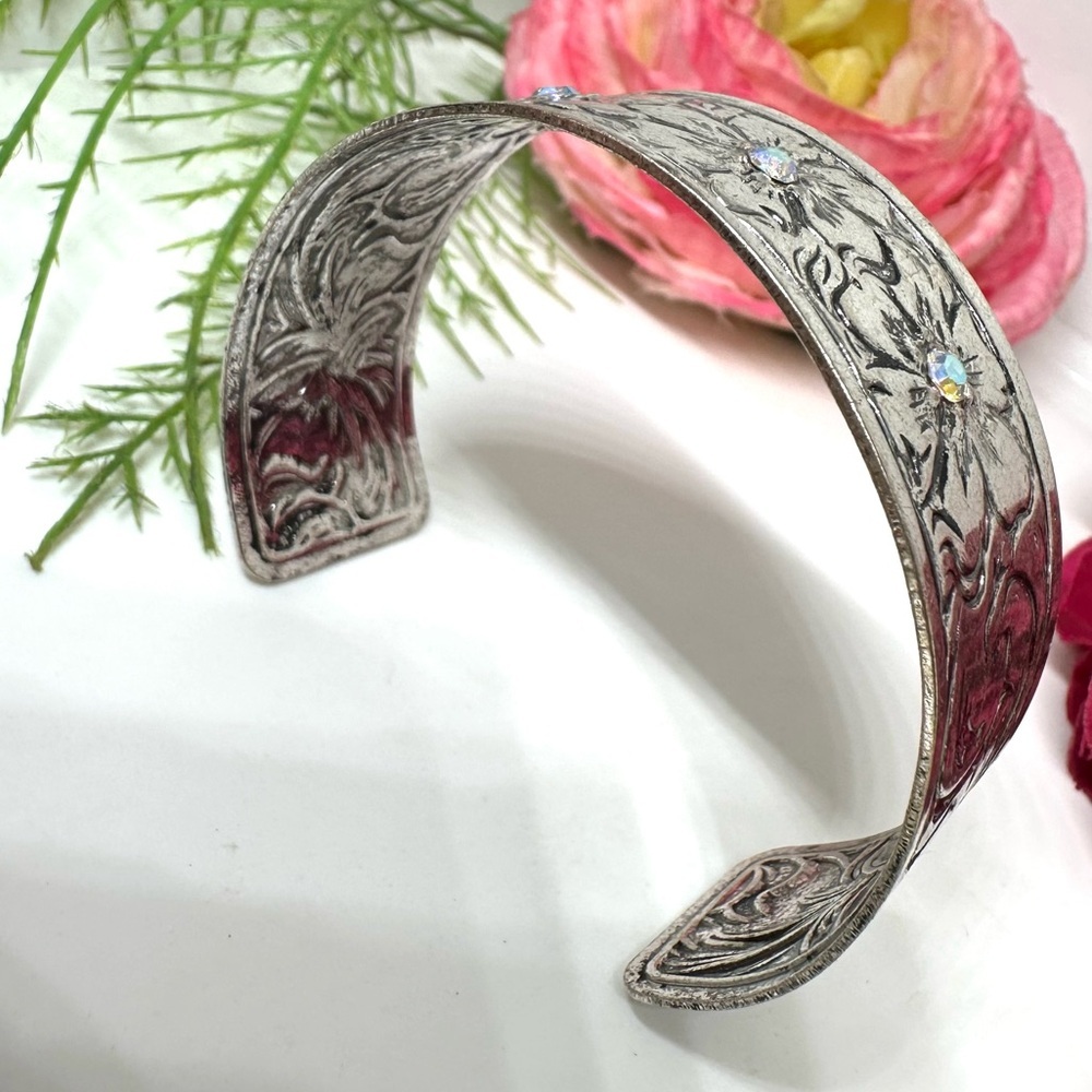 1 Left!⚜️Embossed Cuff Bracelet With Cherry Blossoms - Picture 4 of 8